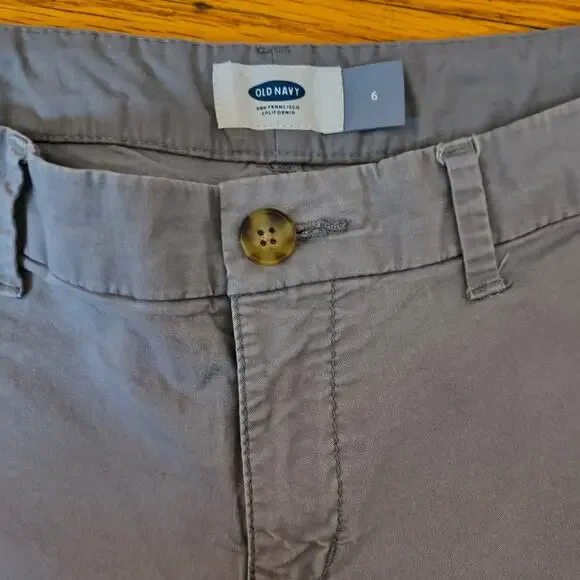 Old Navy Women's Gray Casual Chino Style "Everyday Shorts" Shorts Size 6 - Picture 3 of 11